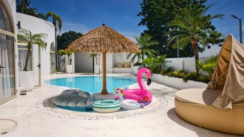 Bang Sare Villa | White Curve Villa