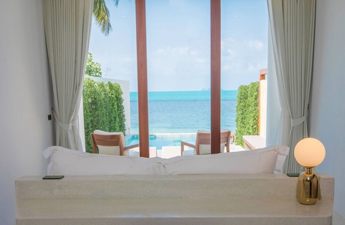 Bang Po Hotel | White Whale Beachfront Pool Villa