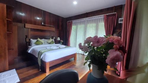 Chom Bueng House | Why Worry Homestay & Café