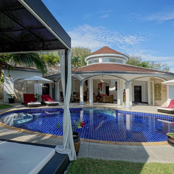 Luxurious, quiet, private Pool-Villa Lotus, 7/7 housekeeper/butler in Phuket