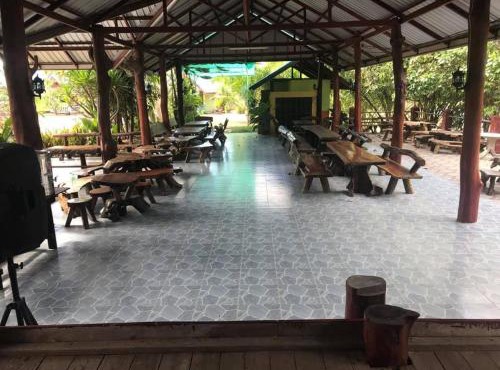 บ้านภูเคียงน้ำรีสอร์ท ที่พักใกล้วัดเรืองแสง in Sirindhorn