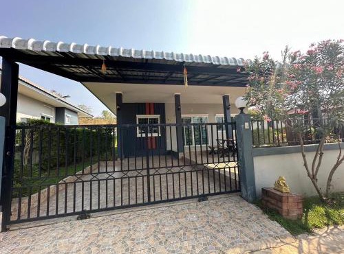 บ้านมีสุข แก่งกระจาน in Ban Tha Ling Lom