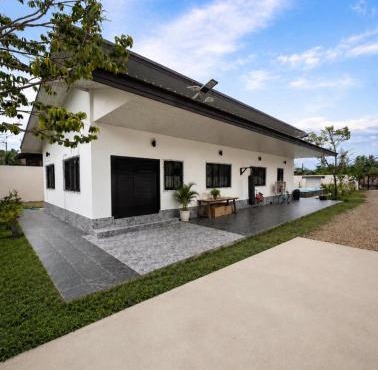 บ้านสวนริมน้ำยางยวนโฮมสเตย์ พูลวิลล่า