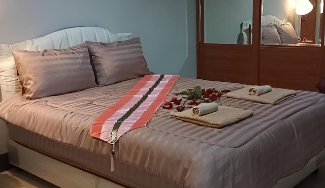 ห้องพักสะอาด ดีไซน์โมเดิร์น เตียงนุ่มนอนหลับสบาย พร้อมสิ่งอำนวยความสะดวกครบครัน