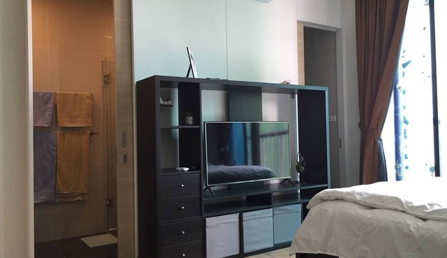 1br park24, Lux Condo city Cente, 500m bts E5, SkyTop Pool