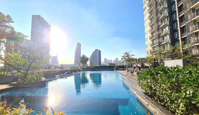 1BR top-rated condo @ThonglorBTS w amazing pool & gym