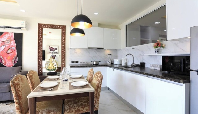 2 bdr Apartment with bath NaiHarn Beach in Rawai