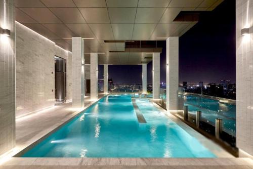 2Million Dollar Super Luxury Sleeps 6 Emporium - VITTORIO Sukhumvit 39 in Bangkok