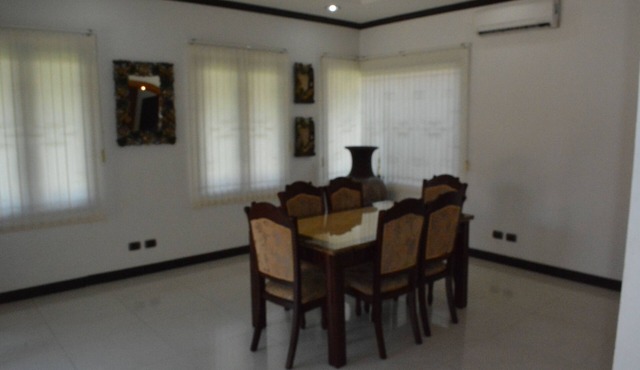 3 Bedroom pool Villa South Pattaya 300 m beachfront, 10 people accommodate. in Pattaya