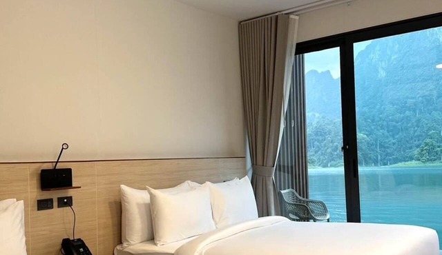 360 issara Floating Resort in Ban Ta Khun