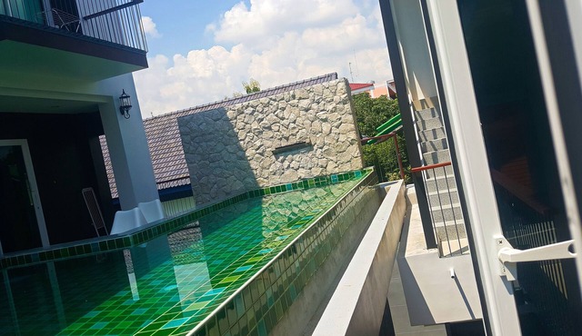 3BRs 5 BathRms with private pool in BKK, 3 km to metro ,9 km to BKK airport