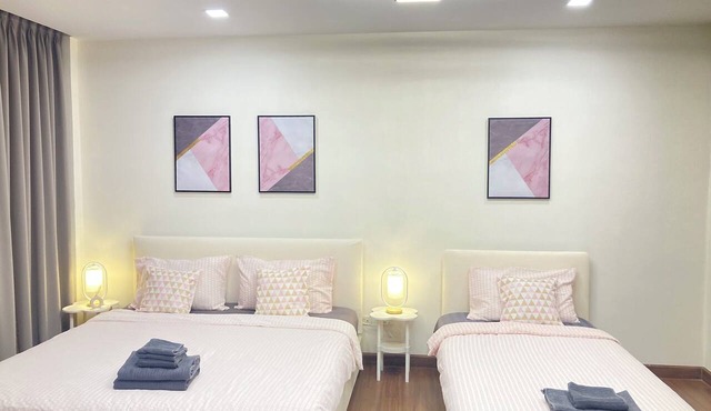 4BR Townhome Sleeps 10 Near Nimman & MAYA mall in Chang Wat Chiang Mai