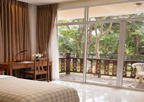 Andaman Holiday Beach House in Thai Mueang