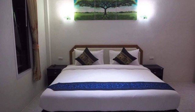 At Night Airport Resort in Sa Khu