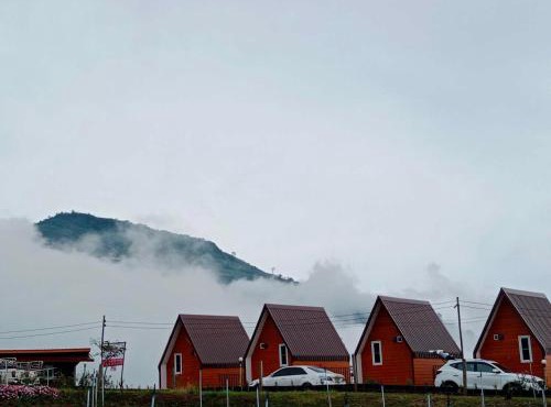 Baan Phak Sai Lom Nao