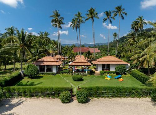 Baan Tawan Chai in Laem Set Beach