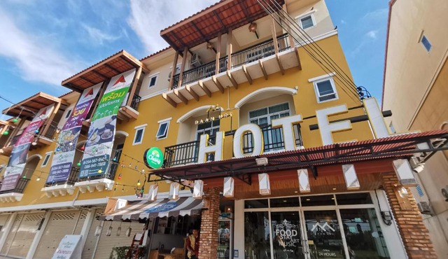 Baan URT Suratthani Airport Hotel in Surat Thani