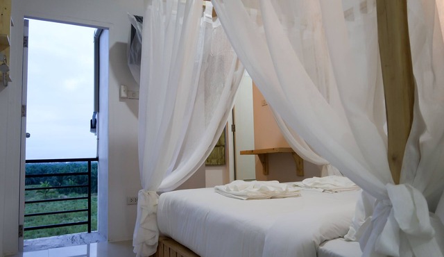 Baan URT Suratthani Airport Hotel in Phunphin