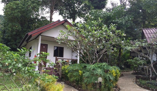 Baansanook Resort & Swimming Pool in Ko Chang