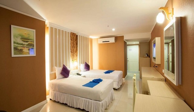 Bay Hotel Srinakarin in Samut Prakan