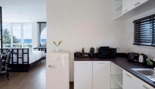 Beachfront 70 sqm Sea View Apartment FREE DISNEY PLUS