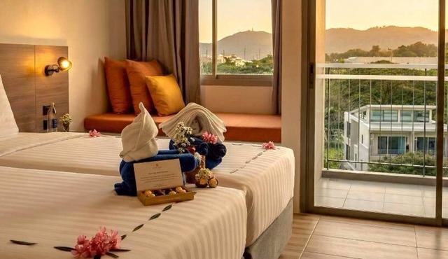 Beehive Boutique Hotel Phuket in Wichit