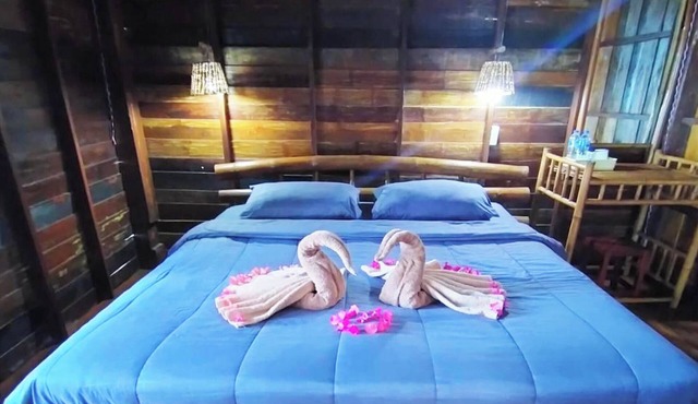 Bonhomie Beach Cottages in Nuea Khlong