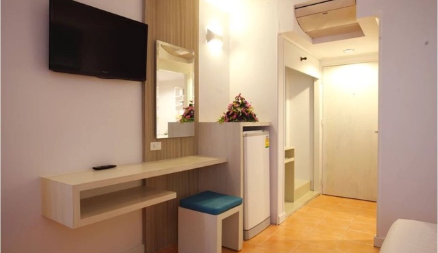* Boutique hotel superior room #19, 3 min walk to karon beach *
