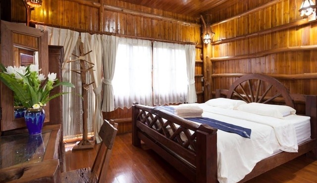 Cabin Home w/Beautiful Garden Old Town