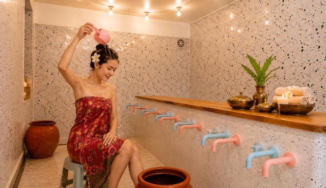 Capsule Hostel and Thai Traditional Bath Bangkok