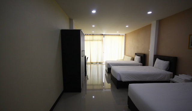 Charoensuk Grand Hotel in Kabin Buri