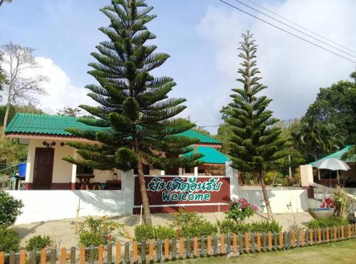 Chattong resort in Laem Ngop