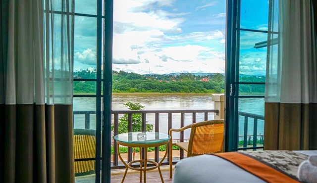 Chiangkhong Teak Garden Riverfront Onsen Hotel in Chiang Khong
