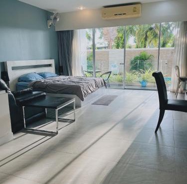 CHIC Beautiful apartment by the seaside, terrace, pool, free gym