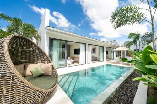 Coco Villas Phuket - 3 Bedroom Deluxe Garden Pool Villa by Escape Villas in Bang Tao Beach