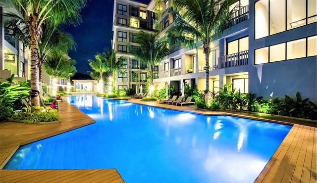 Contemporary 2 BR Suite |GYM-Balcony-Sauna-Kitchen