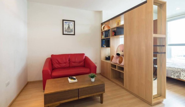 Cozy 1-bedroom condo with AC in tranquil Krung Thep Maha Nakhon