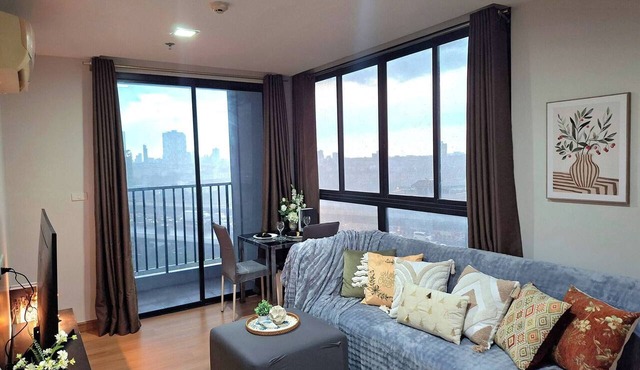 Cozy 1 BR 40 Sqm Corner, 3 mins to BTS Wutthakat in Krung Thep Maha Nakhon