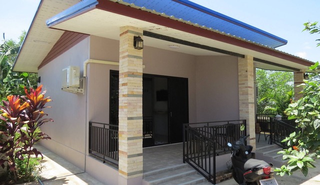 Cozy Deluxe Rooms between Buriram and Surin! Lovely scenery and drinks! Isaan!