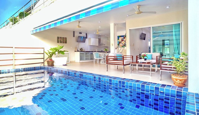 Cozy duplex with private pool, short walk to beach