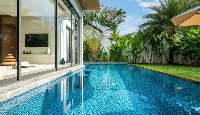 Cozy Pool Villa Naiyang Beachnn in Tambon Sa Khu