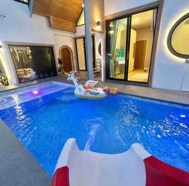 Creme Por Paipai Pool Villa in Samut Songkhram