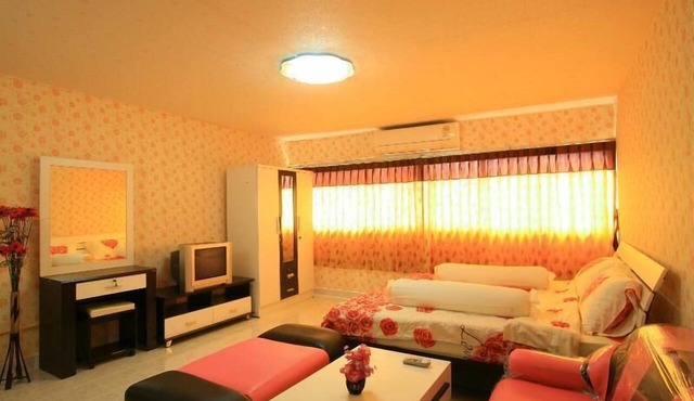 Deluxe at Popular Condo