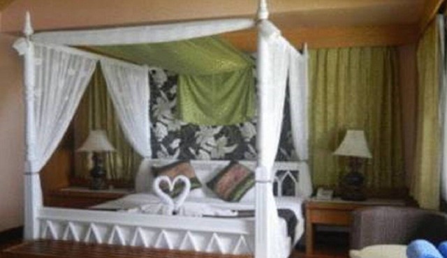 Deluxe sea view bungalow near beach