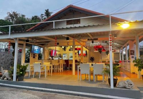 Elephant Inn Sports Bar