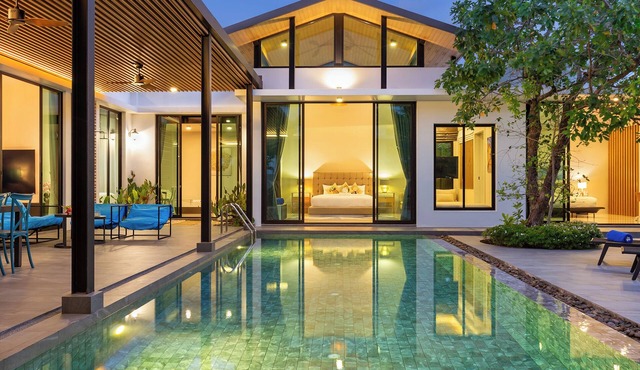 Emily's Pearl Luxury Pool Villa/Nai Harn Baan Bua/Nai Harn Beach in Mueang