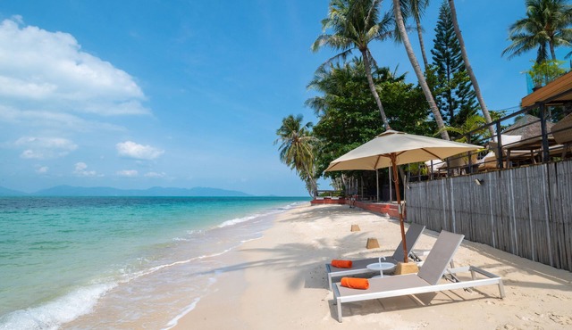 Family beach cottage in a fully managed villa resort on the best beach of Samui in Koh Samui