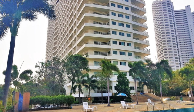 Fantastic Sea View Beach Condo - Sleeps 2