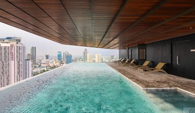 Golden 5-star condo