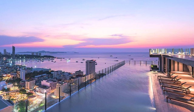 Great Location with Infinity Pool -Central Pattaya in เมืองพัทยา
